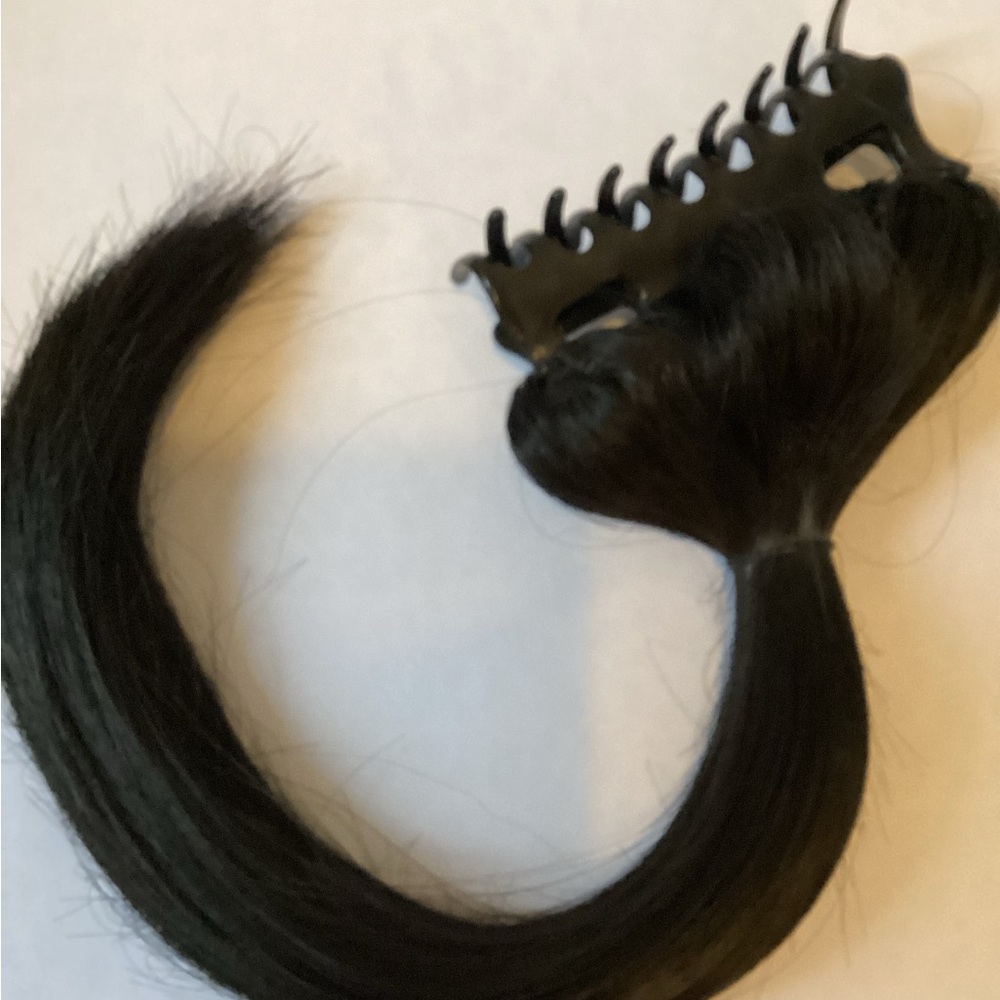 Very light clipping ponytail suitable for children and young adults